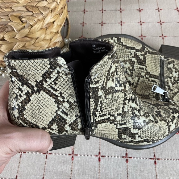 UnionBay “Tabby” Snakeskin Embossed Faux Leather Ankle Boots Women’s Sz 6 NWOB - Picture 8 of 8